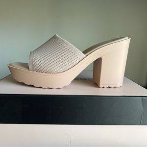 Tan heel